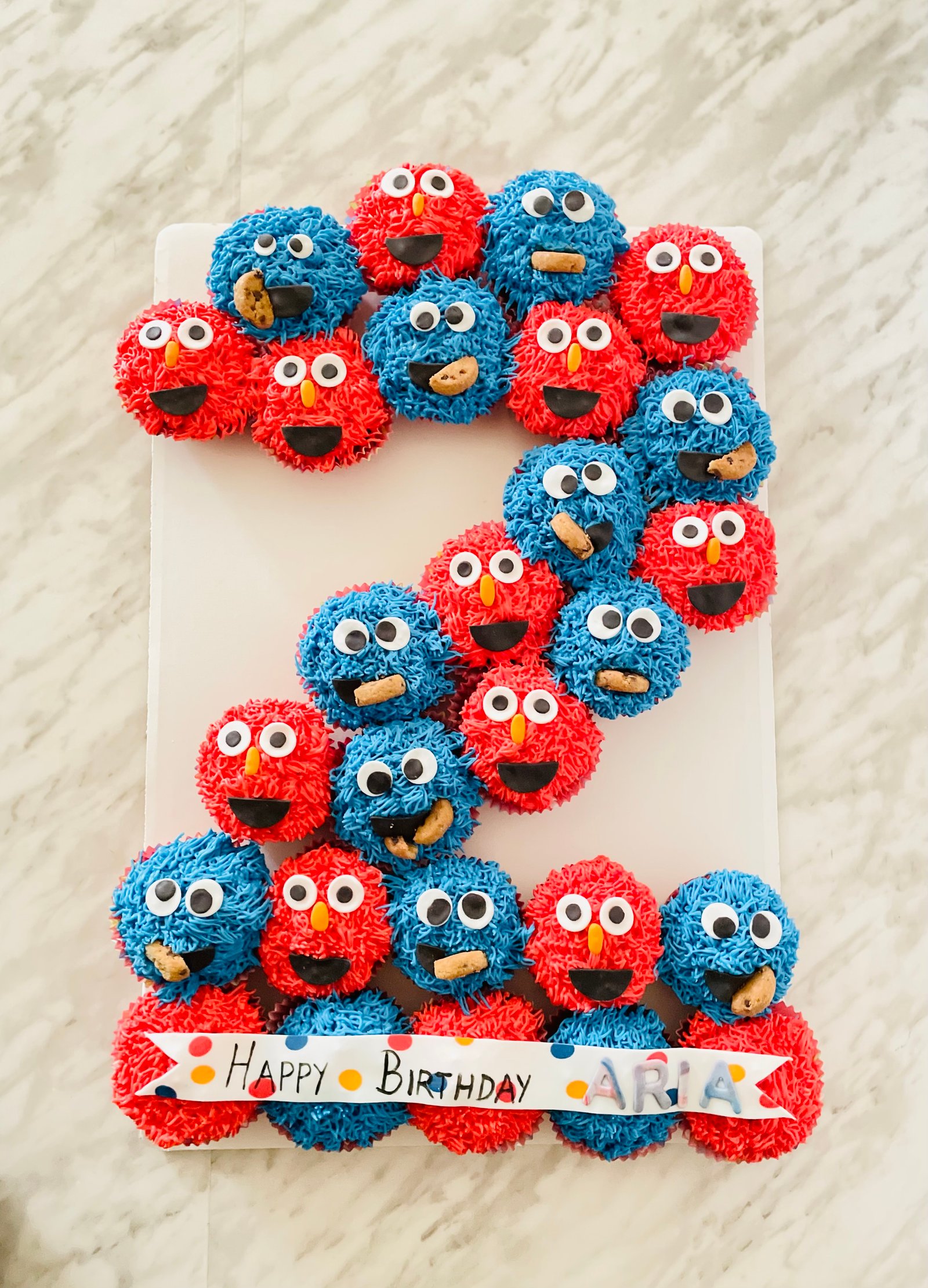 Sesame Street pull-apart cupcake cake